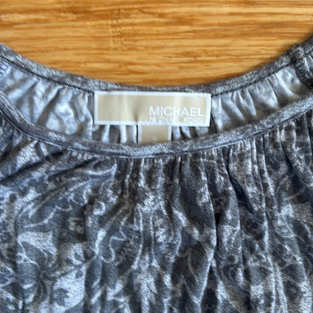 Gray Patterned Top - Picture 2 of 4